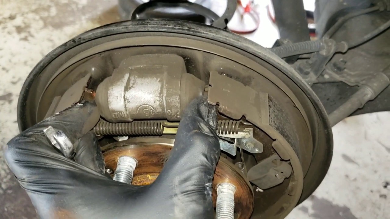 Hyundai and kia rear brake ,cylinder,  brake slave cylinder  replacement