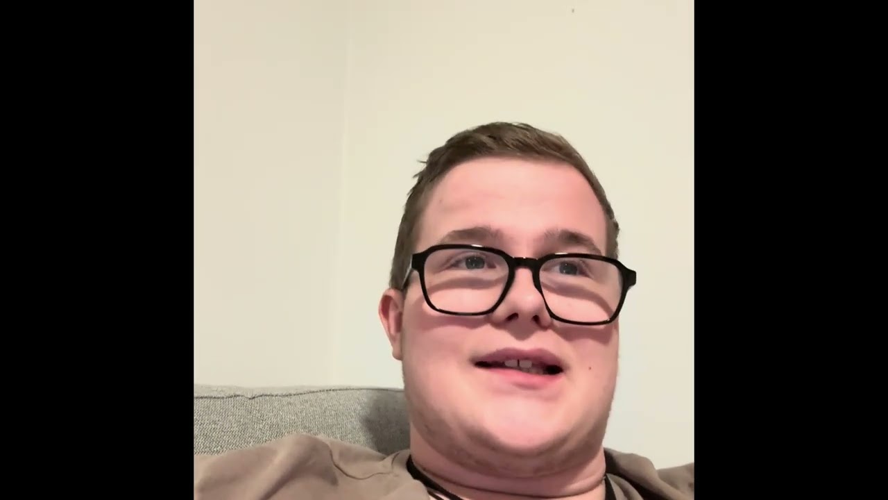 Jonathan pratar har lite tal ￼