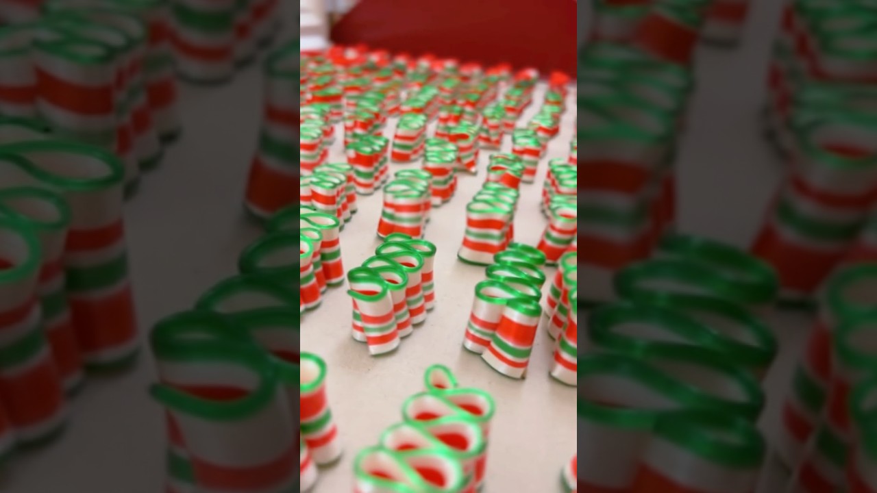 christmas candy magic ✨🎄 old fashion cherry ribbon candy! 😍