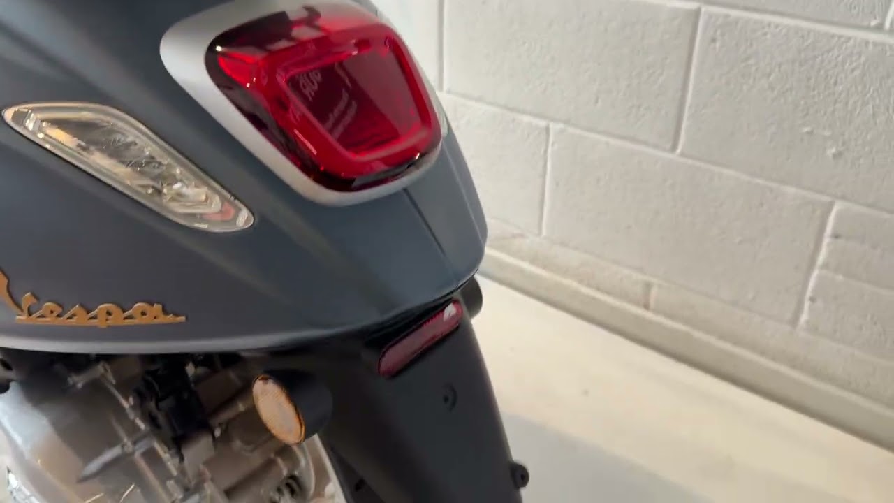 Продам новую Vespa Primavera 125 Officina.