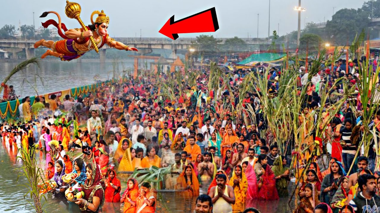 छठ पूजा के दौरान गंगा नदी में एक भक्त डूबने लगा उसे बचाने हनुमान जो चले आये 😱 फिर जो चमत्कार हुआ 