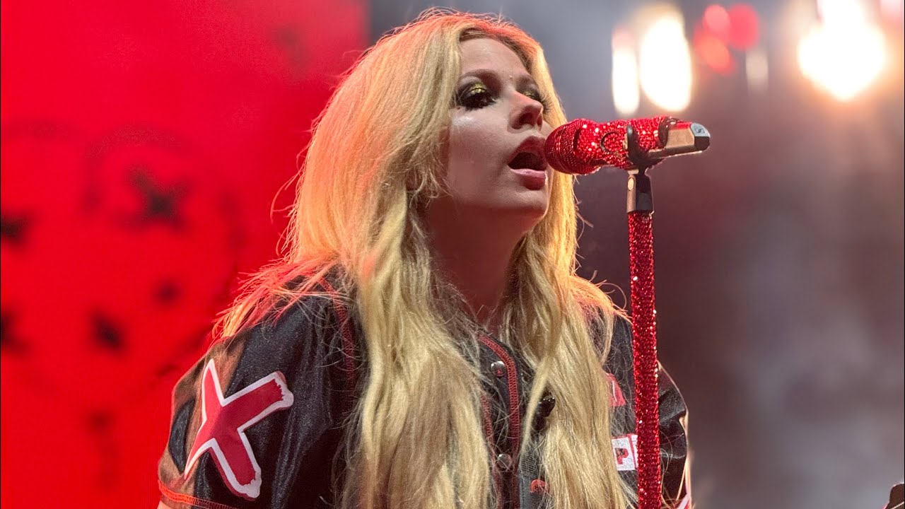 Avril Lavigne - My Happy Ending (Live)
