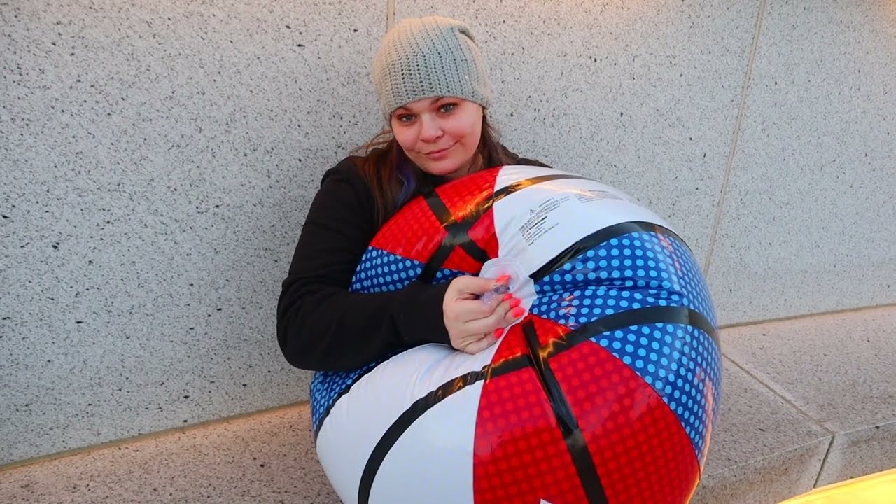 32" SHAQ Jumbo Beach Ball filmed on Canon M50