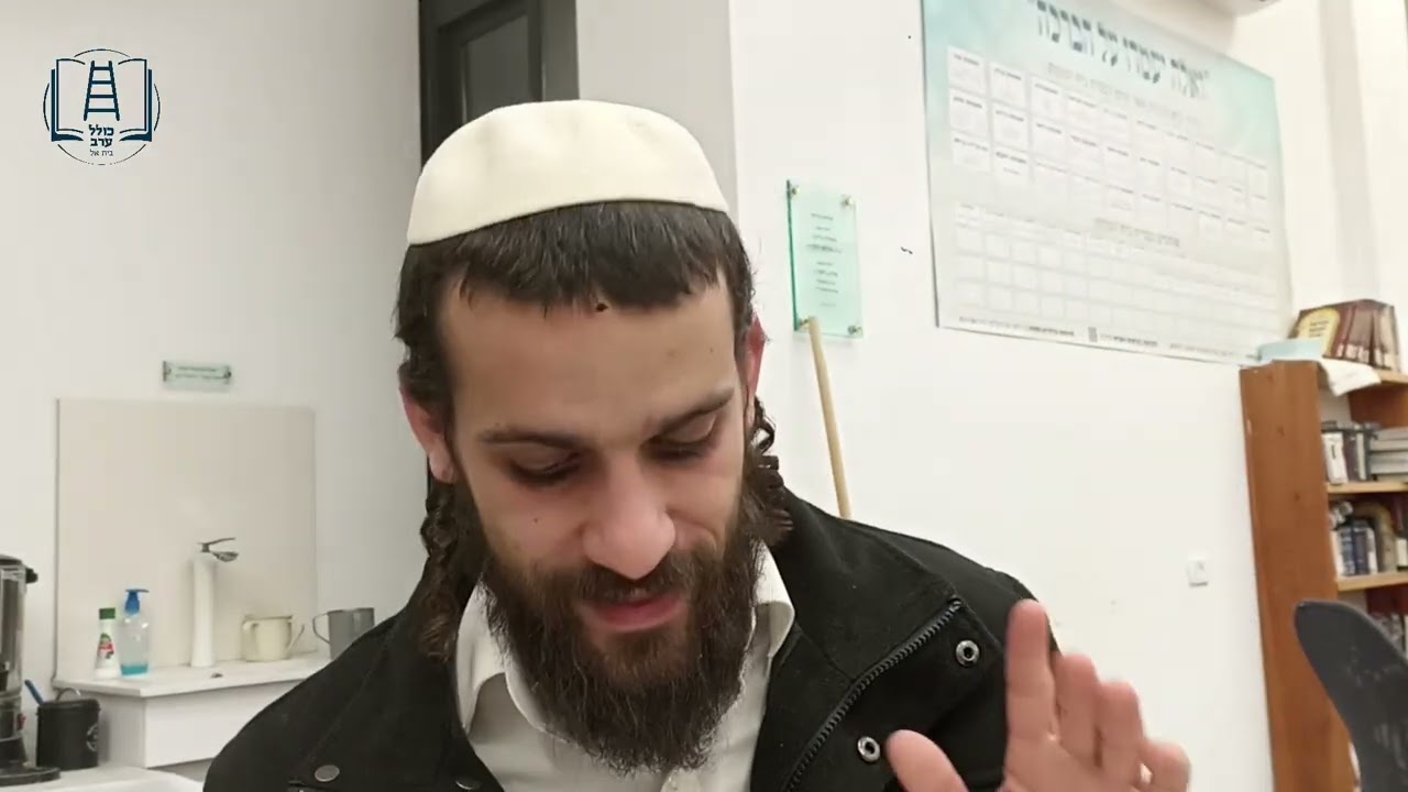 סחיטת בגדים - איזה איסור יש בסחיטת בגדים, ומה עושים שנשפך מיץ על המפה?