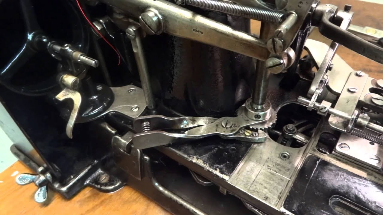 Singer 71 Antique Buttonhole Sewing Machine 71-34 Whip Stitch Buttonholer