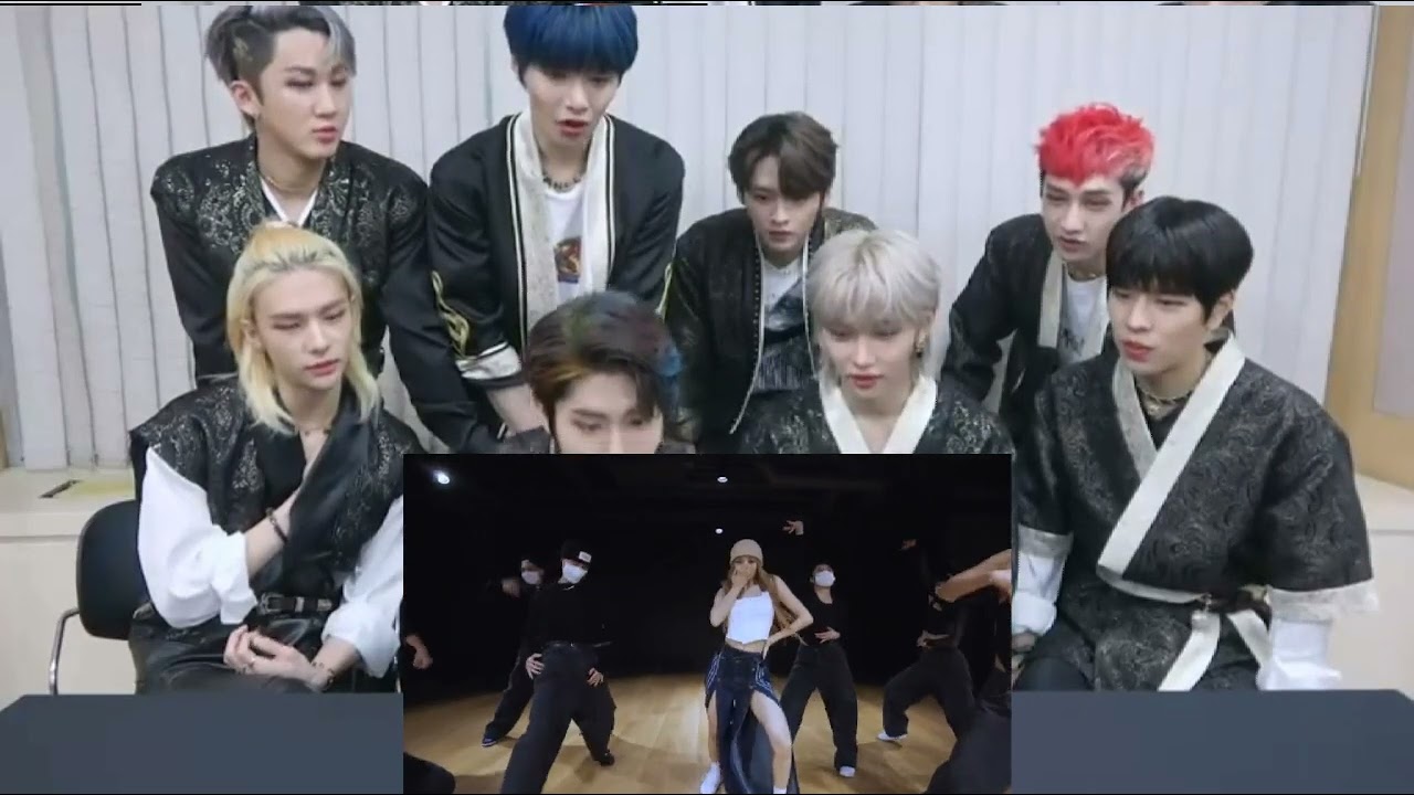 stray kids reaction lisa money dance