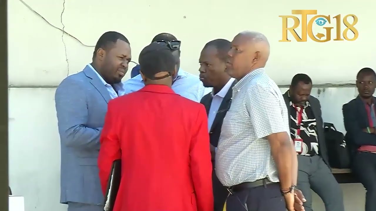 Plizy&egrave; kandida ak katab pral depoze py&egrave;s pou p&ograve;s Prezidan pwovizwa ak p&ograve;s Premye Minis.