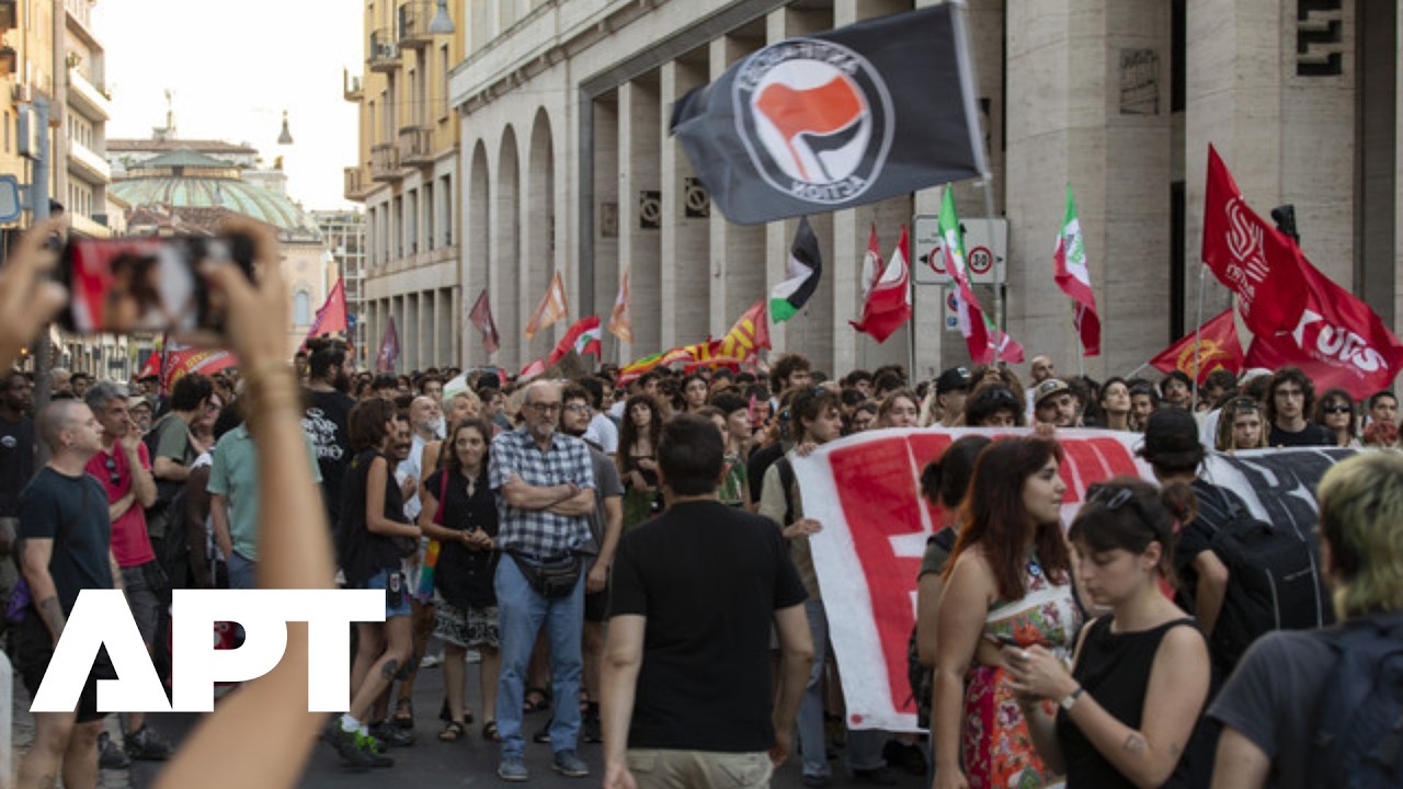 Antyfaszystowscy demonstranci protestują w Rzymie przeciwko skrajnie prawicowemu marszowi &bdquo;reemig...