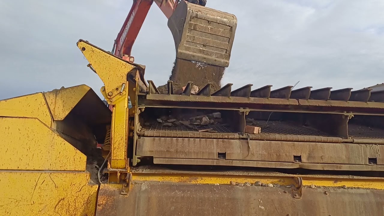 OUR EXTEC ROBOTRAC SCREENING MUCK AWAY SOIL FOR THE CONCRETE TO CRUSH LATER.