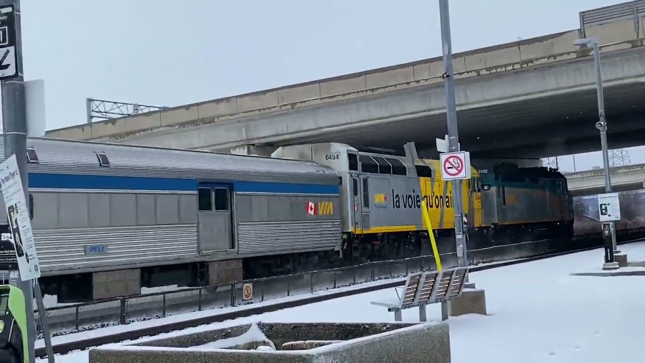 1 hour late! VIA 1 lead by 6432 & 6454 at Langstaff GO Station