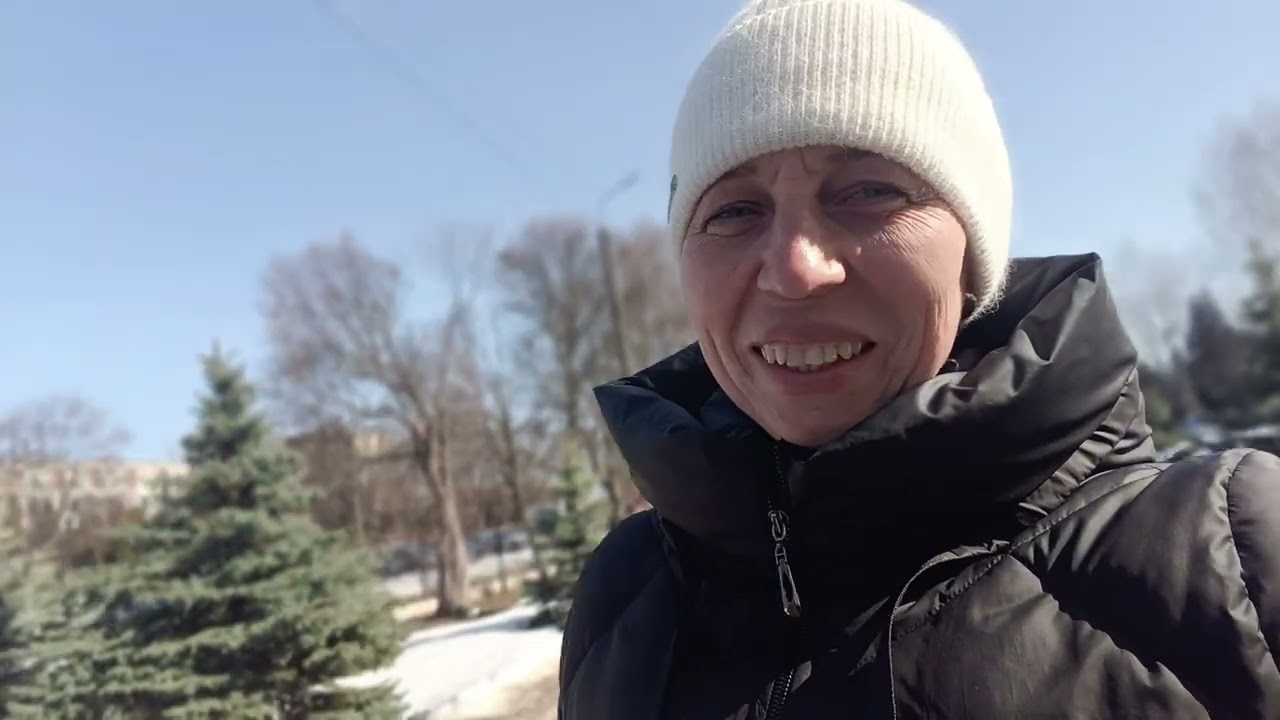 Хочеш ,чи не хочеш ,а їхать треба. 