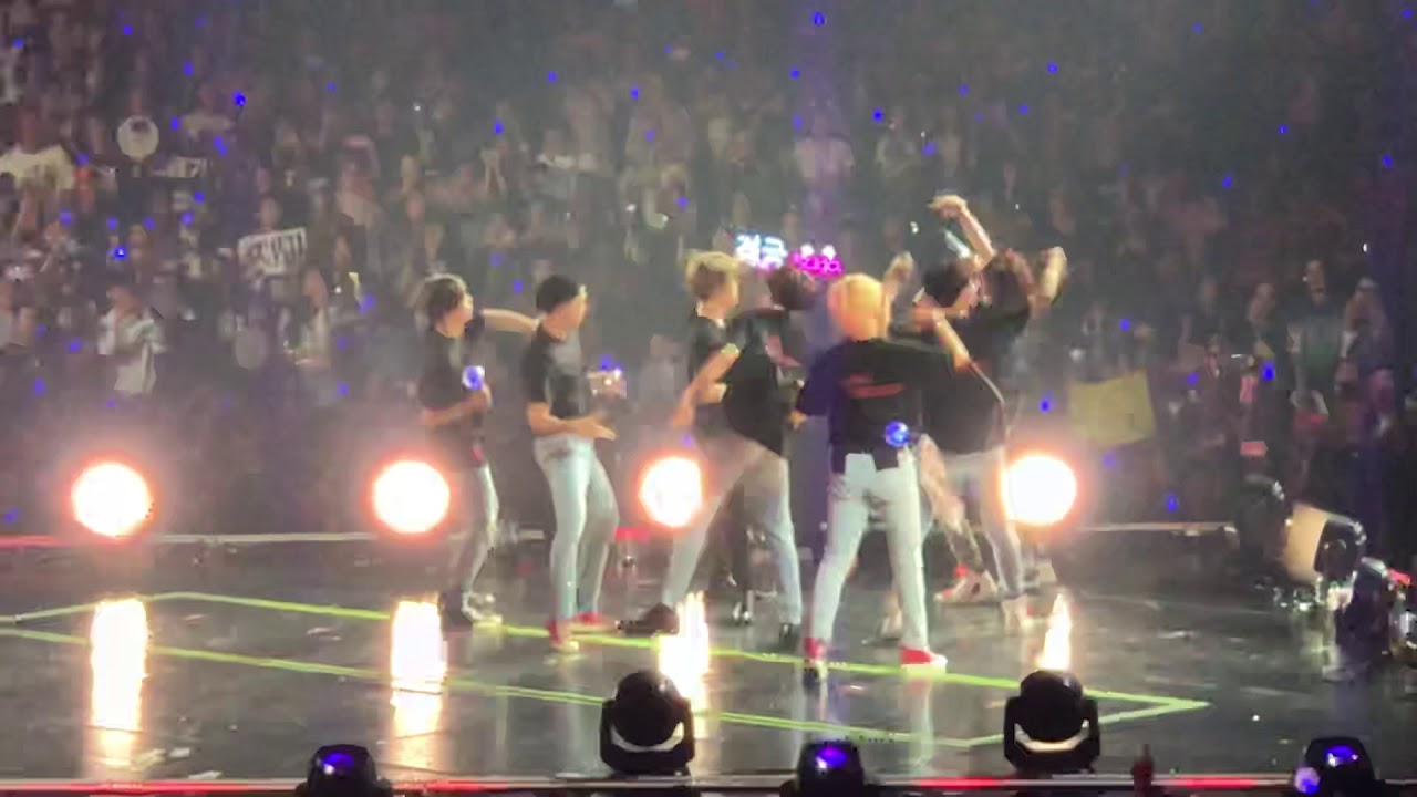BTS (방탄소년단) Anpanman LoveYourselfTourinLA 180906