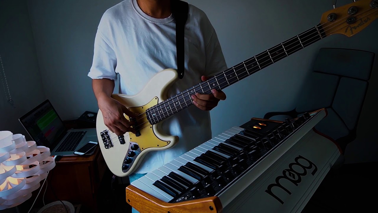 Smooth R&B bass solo