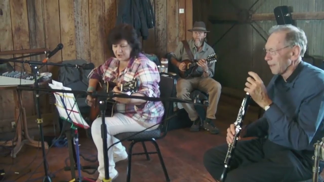 Eilis Ann Doyle vocal and guitar When Irish Eyes Are Smiling
