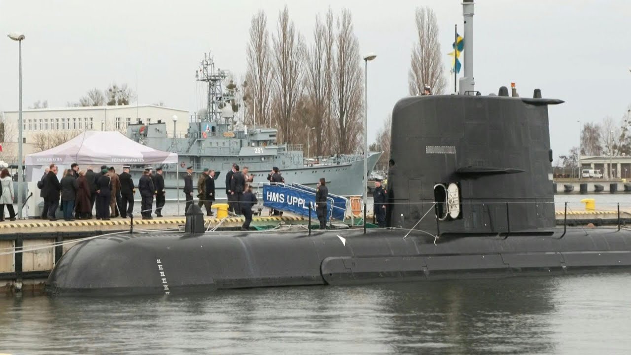 Polish and Swedish defence ministers visit Swedish submarine in Gdansk | AFP