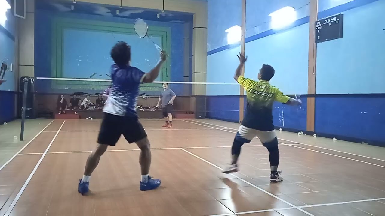 (ERRIE/AJUM VS ROKET/KAKA) LATIHAN BERSAMA BADMINTON KOK KEDOT GOR DESA MEKARRAHAYU