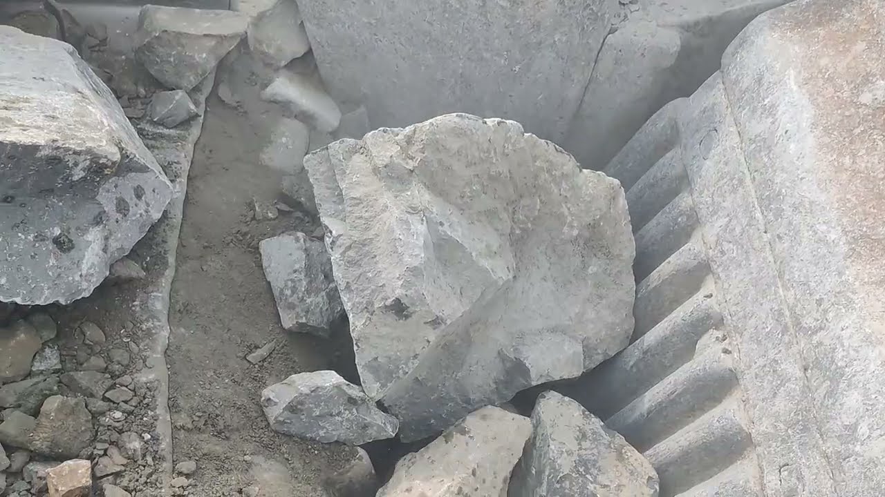 Manual Stone Feeding in Crusher Machine:Industrial Crusher Handling Oversized Rock