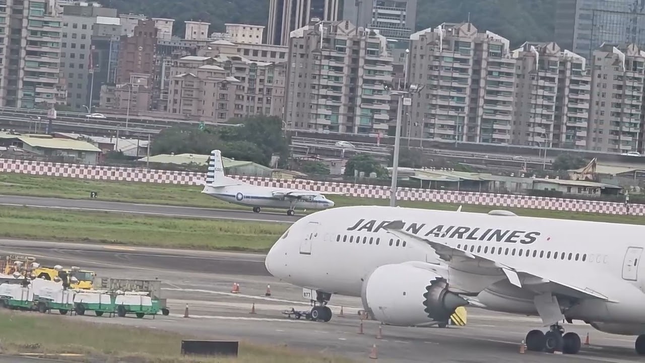 20260131賴總統專機降落 台北松山機場 車隊接機
