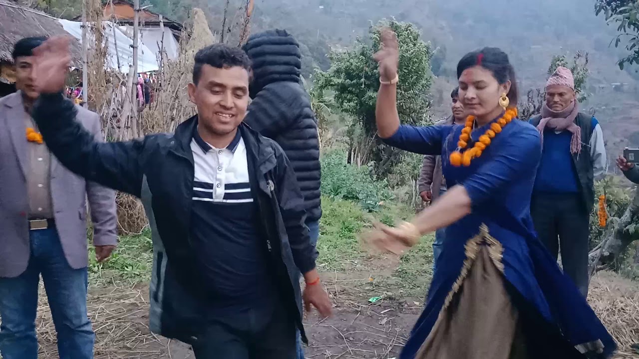 कार्की परिवारकेा ईस्माली पन्चे बाजामा नाच