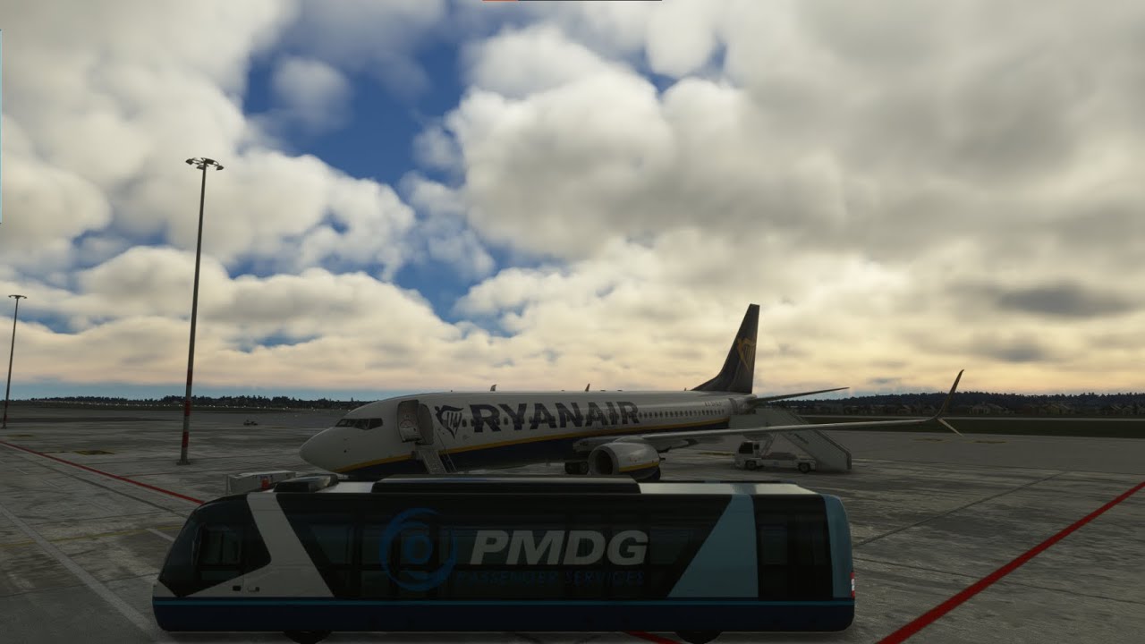 Ryanair crosswind landing at Gdańsk airport