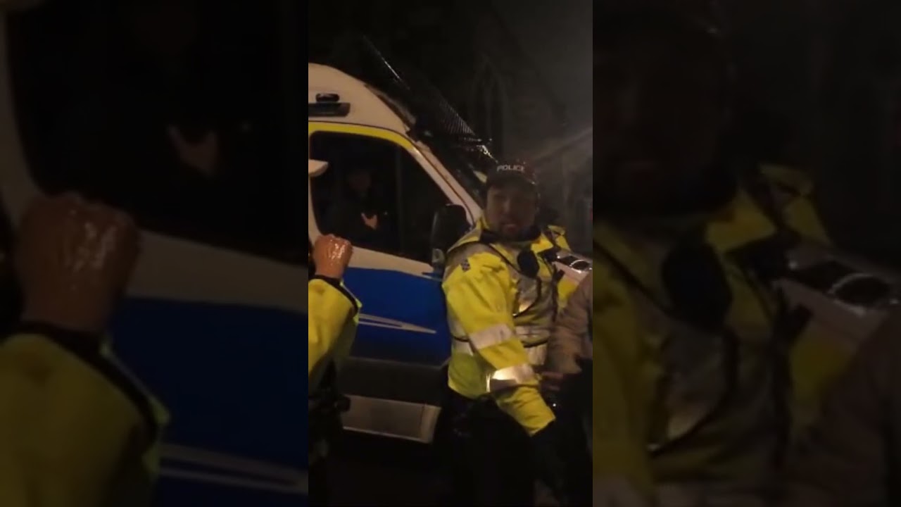 ПАТРИОТА ОСТАНОВИЛИ НА ПУТИ ПОЛИЦИИ К ВХОДУ НА ПУБЛИЧНОЕ МЕРОПРИЯТИЕ... #саутгемптон #левые #поли...