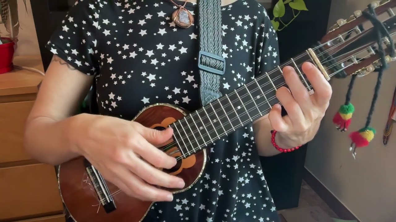 Charango PLAY THRU : Tzen Tze Re Rei SLOW strumming & singing [FOR DIDACTIC USE] tuning ref A=432Hz