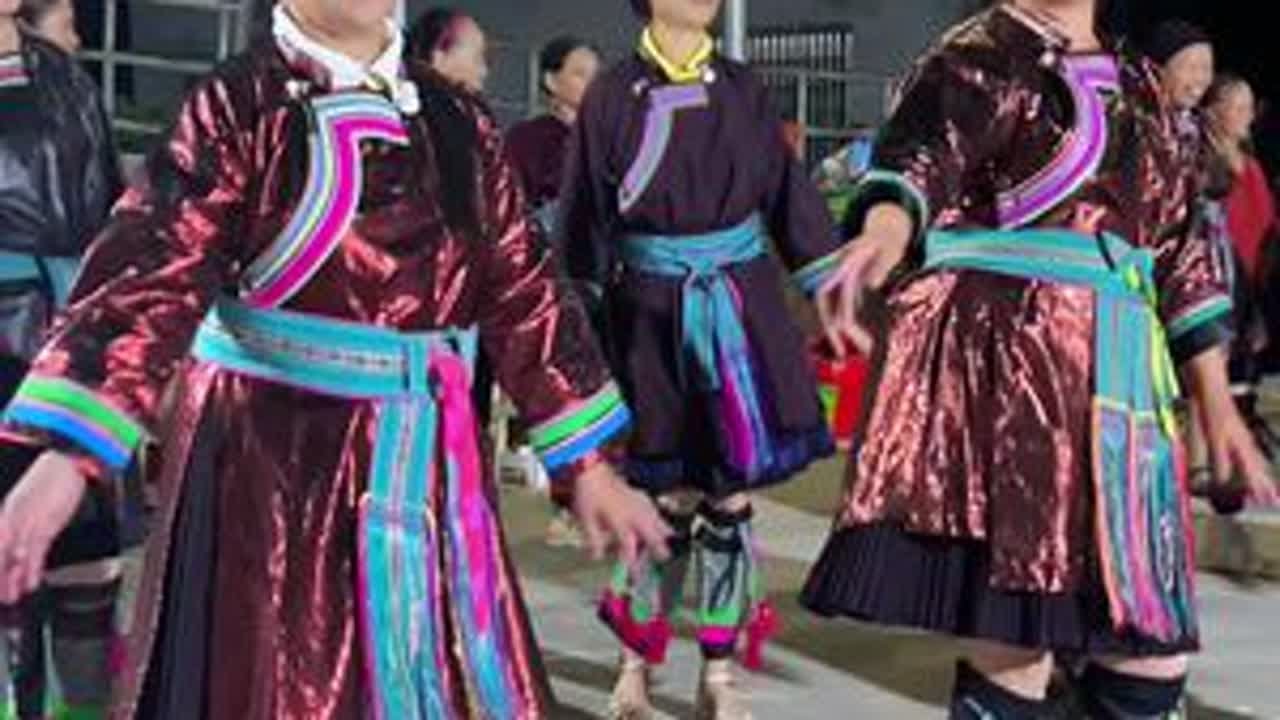 广西柳州市三江侗族自治县八江镇布代村的特色民族文化，它是苗、侗、汉等民族文化相互交融的产物   。以下是其主要内容： • 文化载体   ：依托布代、布坚（现孟田）、布糯、布交、布勾、布央、布溪...