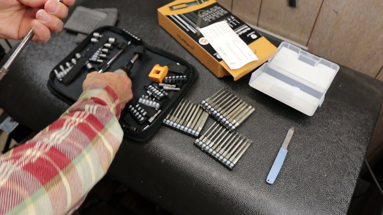 MulWark Tools Bit Set unboxing. The 33 piece Allen/Torx set and 63 piece Ratcheting Drive Bit Set