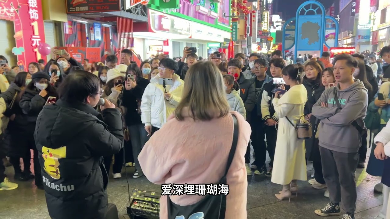 开口跪！雯雯达文西首次合唱《珊瑚海》，现场人山人海！