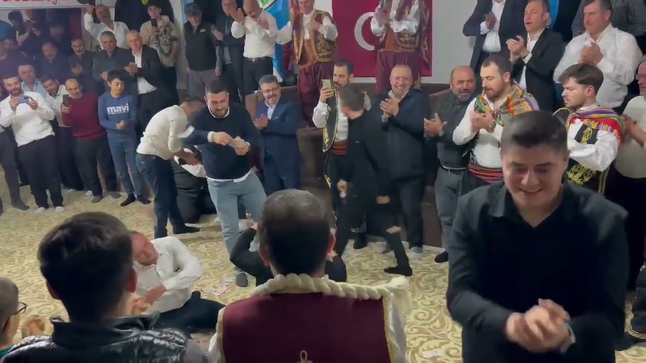 Yaren Gecesi Oyuncuların Coşkulu Oyunu