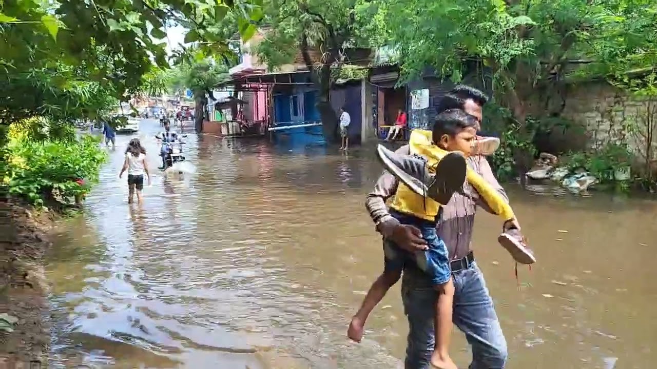 Jamshedpur:- Old Purulia Road को Mango Chowk से जोड़ने वाला सड़क पूरी तरह से बंद, आवागमन ठप।