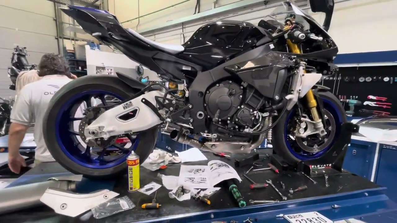 Yamaha R1M with Akrapovic Evolution titanium full exhaust.