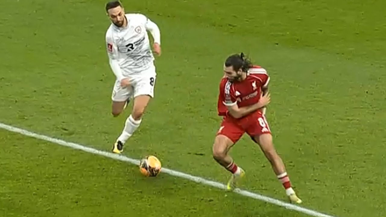 Dominik Szoboszlai mistake vs Barnsley vs Liverpool for Adam Phillips goal, Dominik Szoboszlai pass