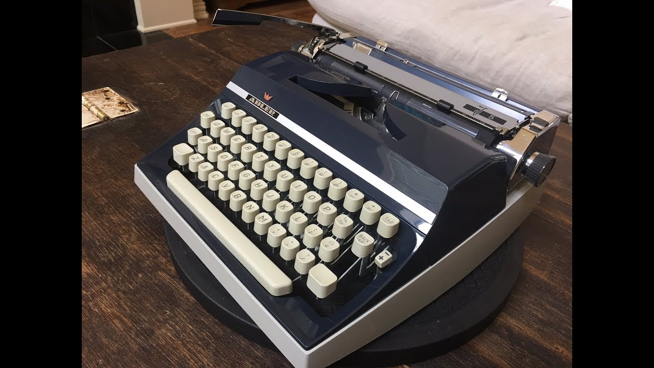 TypewriterMinutes - Typewriter Review: 1975 Adler J5