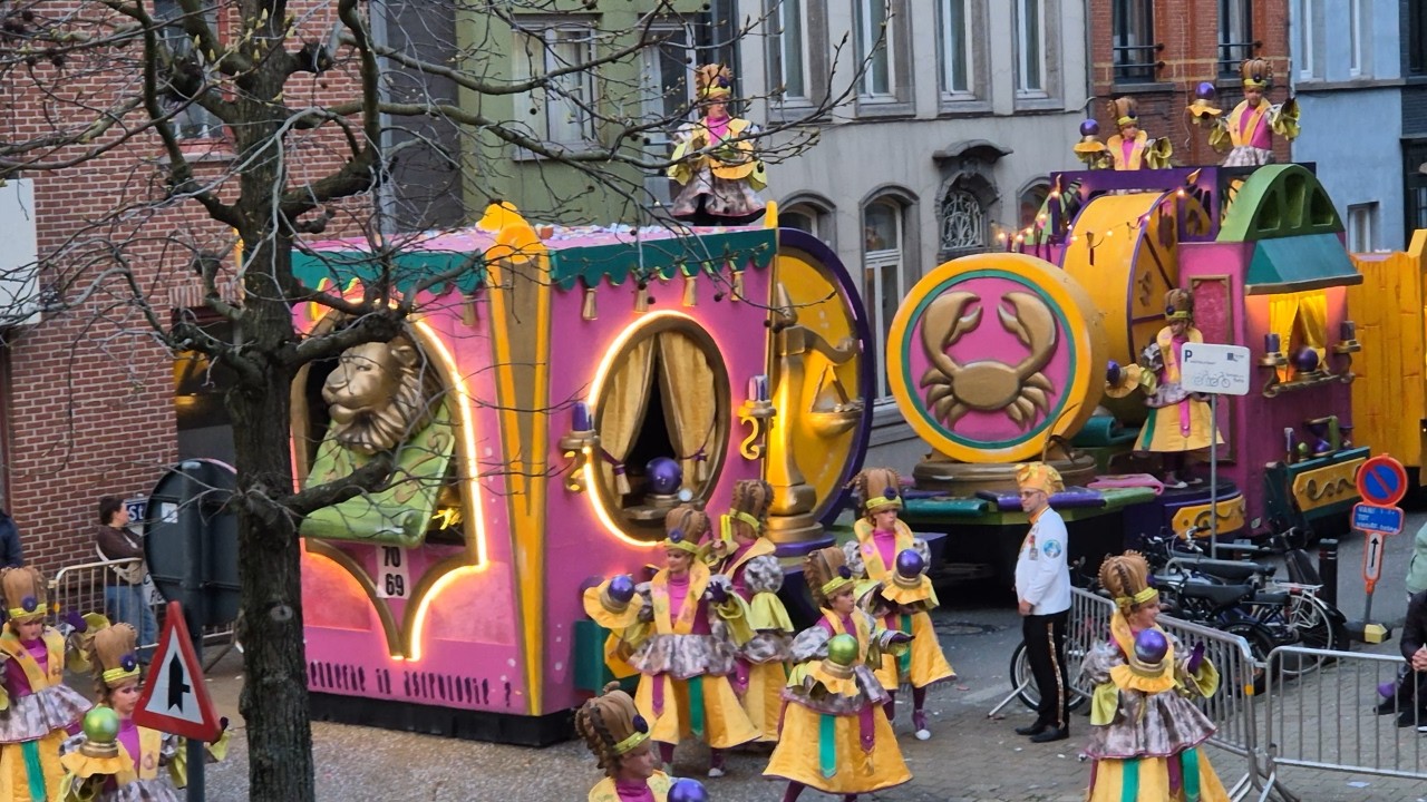 Carnavalstoet Temse 2026 aan het podium