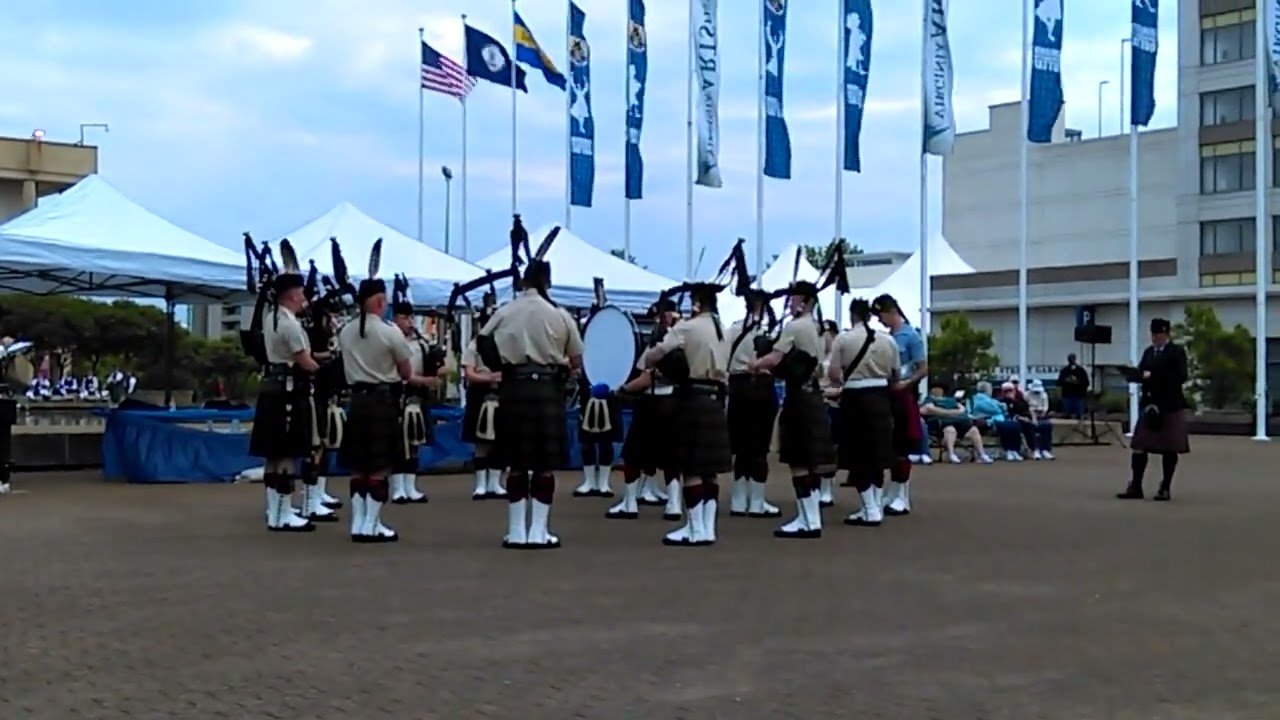 Competition Medley by the Pipes & Drums The Highlanders (4th Bn. Royal Regiment of Scotland(4SCOTS)