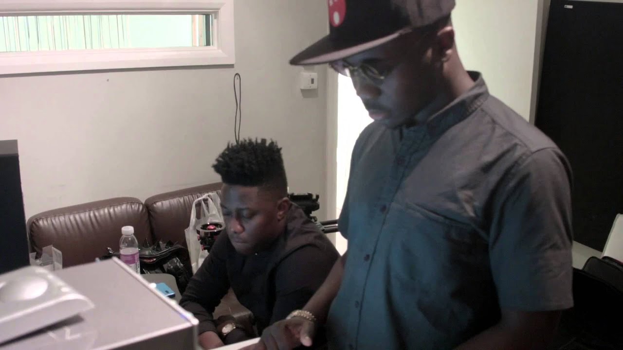 Making a beat with Killbeatz & Rymez (HD).