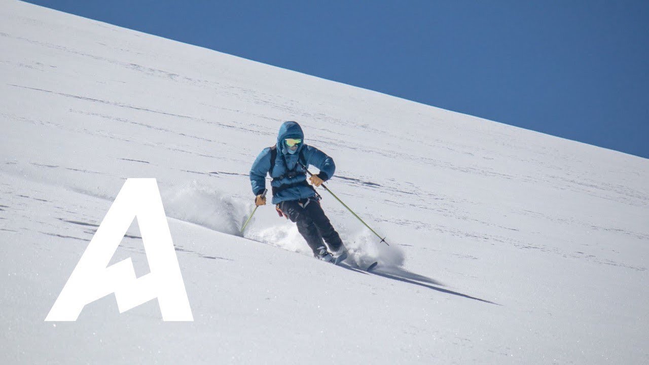 Skiing down from Muztag-Ata summit, 7546 (Roman Bryk) / Alpine Academy