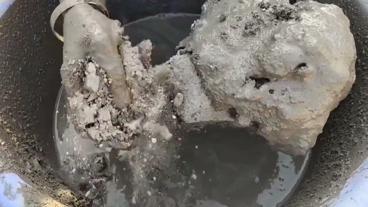 grainy dusty chunks Crumbling in water 💦 / sa asmr