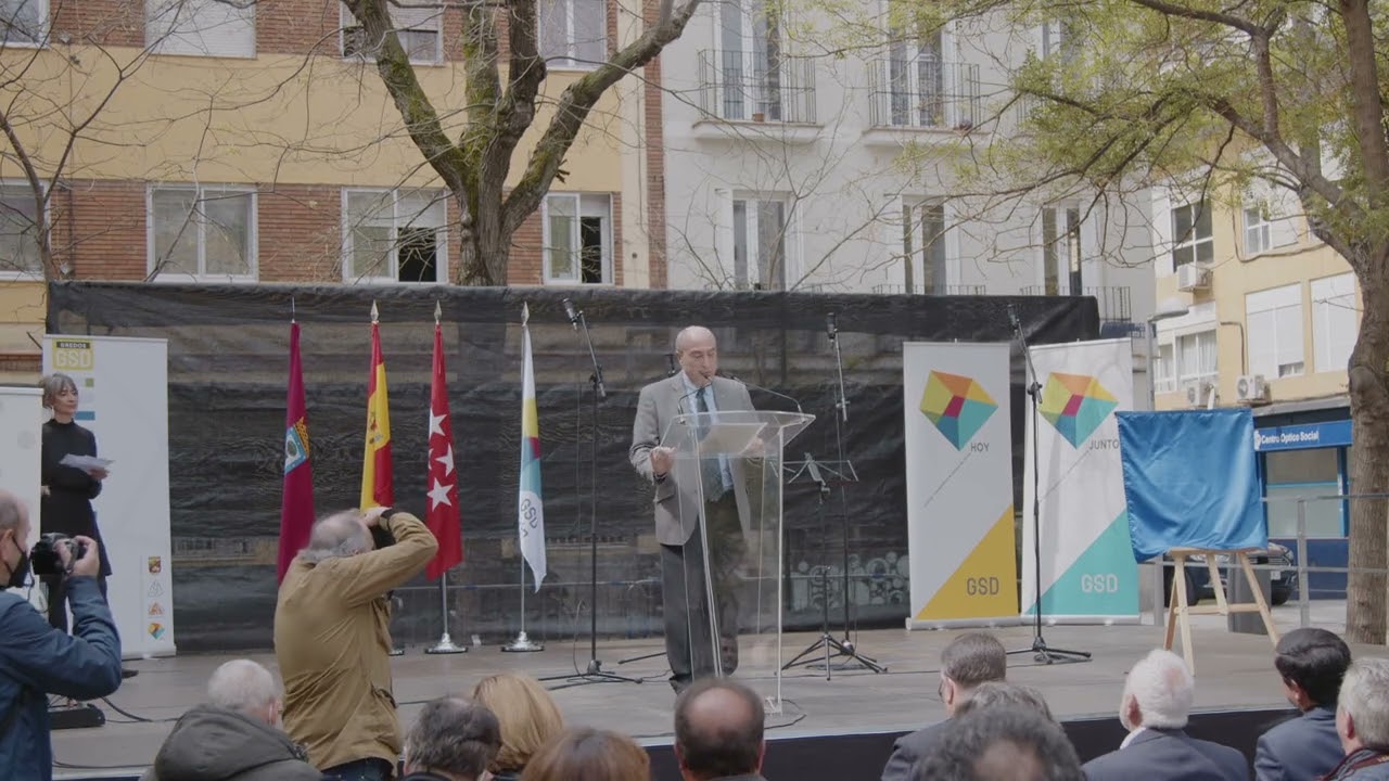 Placa homenaje a los Fundadores del Colegio Gredos