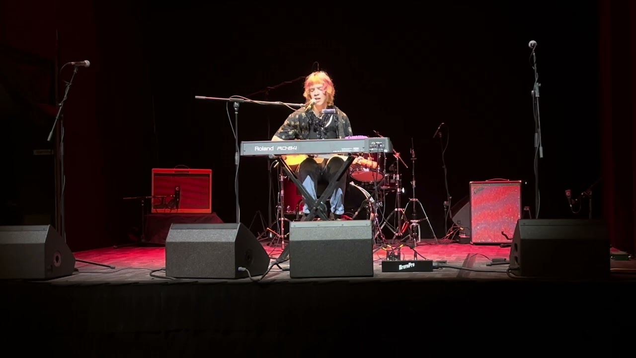 Sapphic Ocean live at Kindred I remember you ￼￼