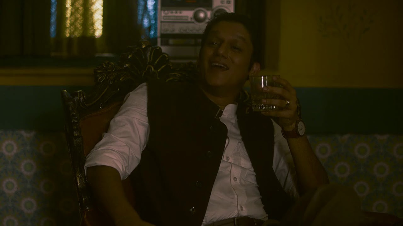 # mirzapur best scene munna bhaiya and tyagi.. dadda jab lene jate hain...to sidhi..lagti hogi...😂😂