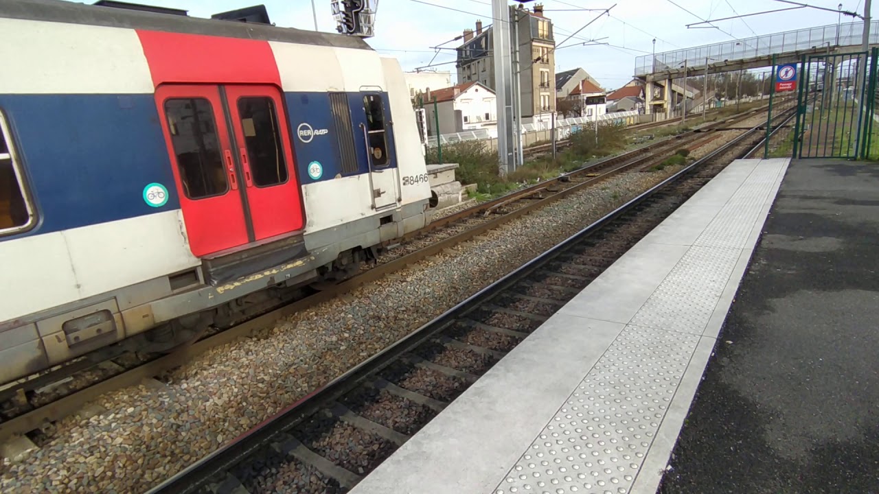 arrivée + départ de MI84 en gare d'Aulnay sous Bois