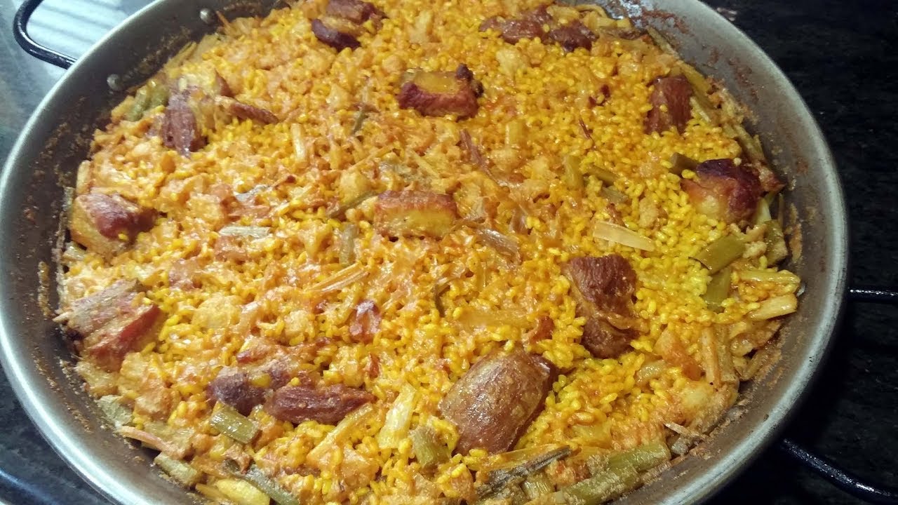 Cómo hacer arroz con costillas de cerdo, ajos tiernos y coliflor, al estilo de Mariaje