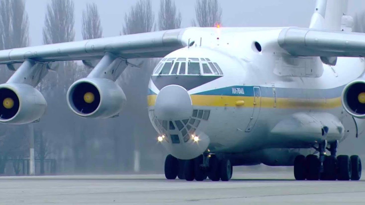 Live: Bodies from downed Ukrainian airliner arrive in Kiev 乌总统出席伊朗误击客机事件乌克兰遇难人员遗体默哀