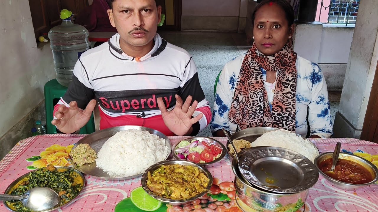 শাক দিয়ে মাছ ঢাকার চেষ্টা করলো তাও আবার মটর শাক দিয়ে | Rice | Begun Pora | Morola Mach Chachhari