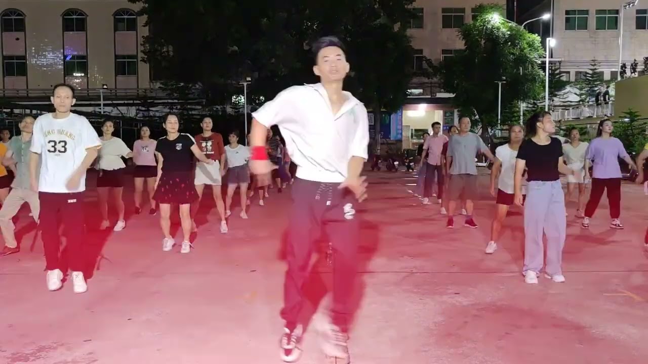32步时尚步子舞《求佛》闭上眼聆听求佛的声音。