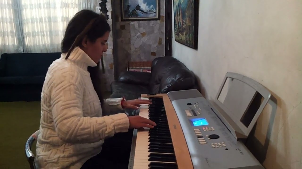 Daniela ao piano, composição autoral