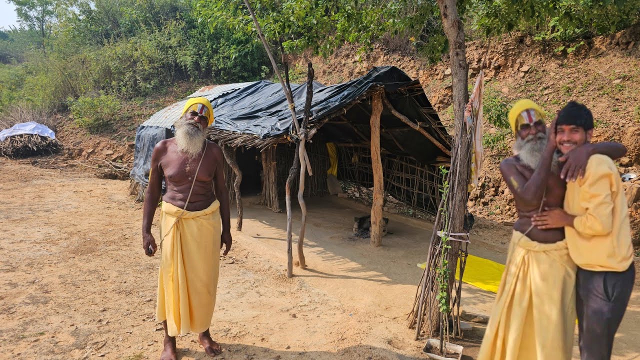 Chitrakoot के वृद्ध संत की कुटिया में हो गई चोरी,कुछ भी नहीं बचा// सर्प के साथ करते हैं तपस्या