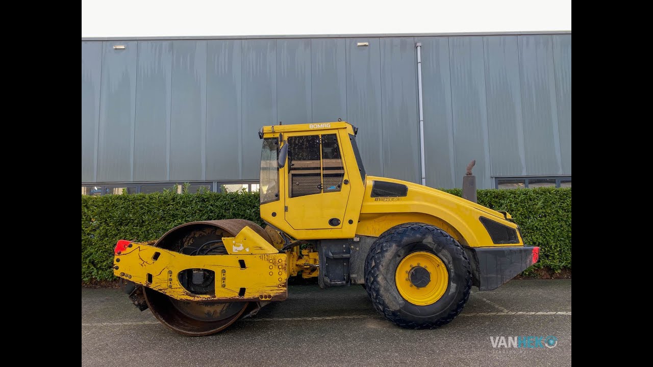Bomag BW213D-4 single drum roller (2006) demonstration